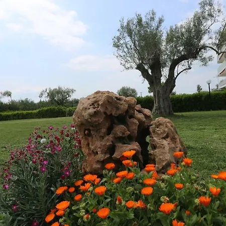 Gerakina Coast Apartment